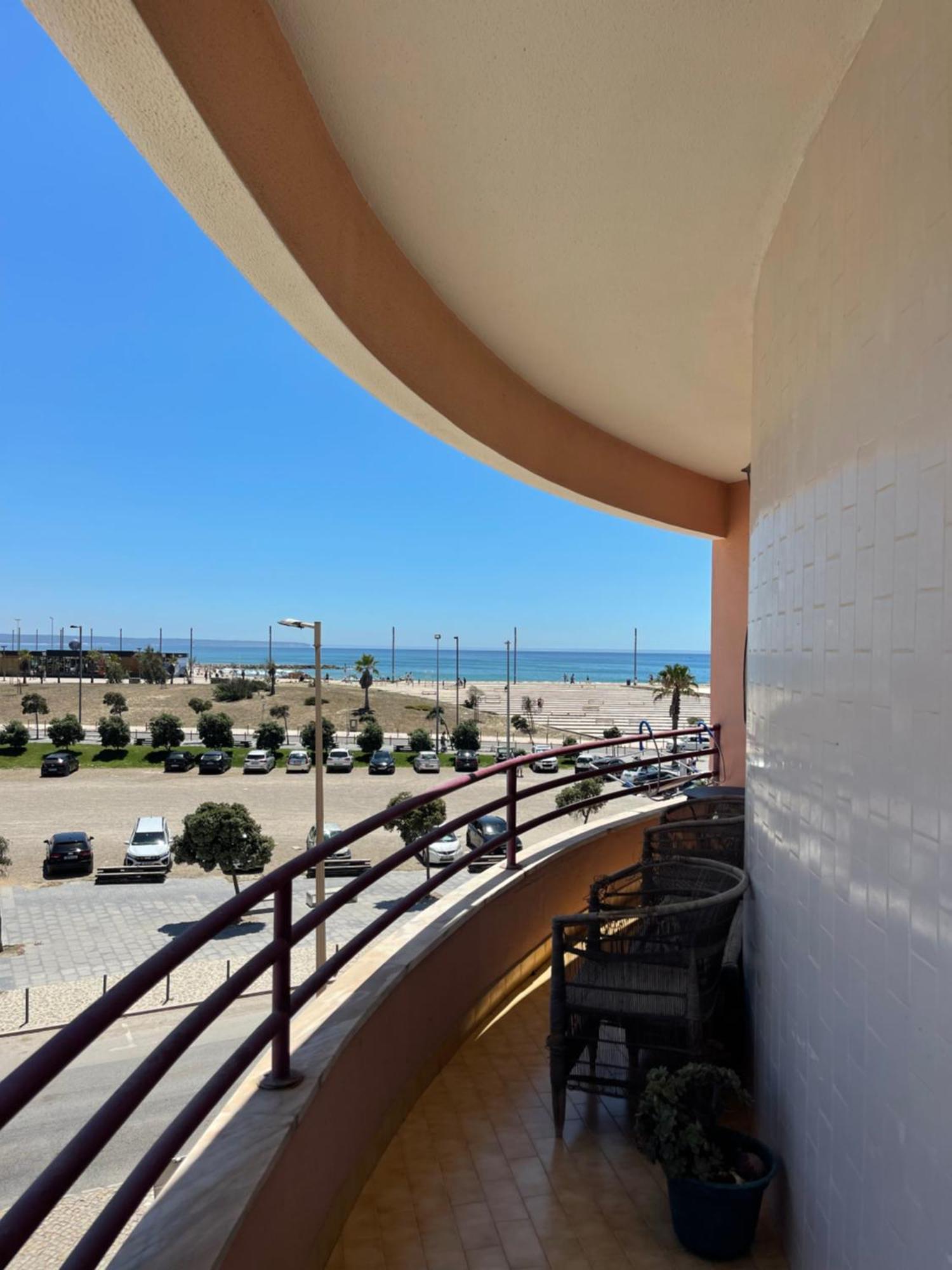 Apartamento Vista Praia E Mar- Costa Da Caparica Apartment Екстериор снимка
